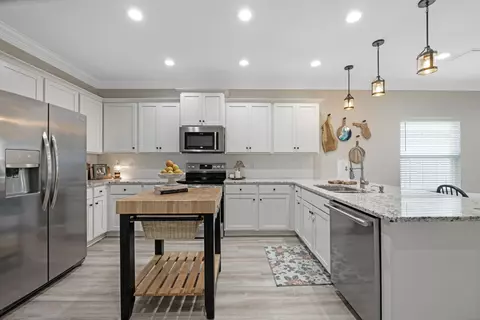 61 9th Ave # A, Shalimar, FL 32579