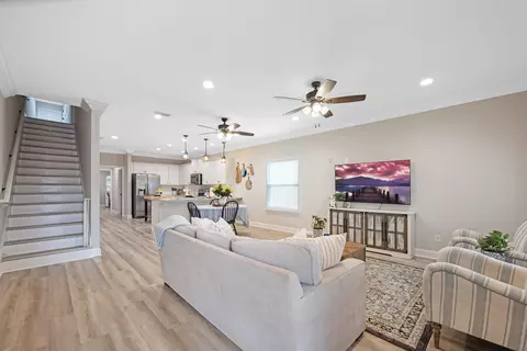 61 9th Ave # A, Shalimar, FL 32579
