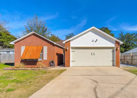 7 Snook Rd, Mary Esther, FL 32569