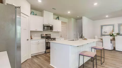 Kitchen - 34 Foxtrail Run, Freeport, FL 32439 photo 3 of 4