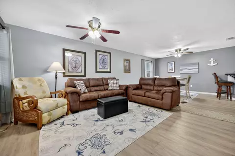 14 6th St, Shalimar, FL 32579