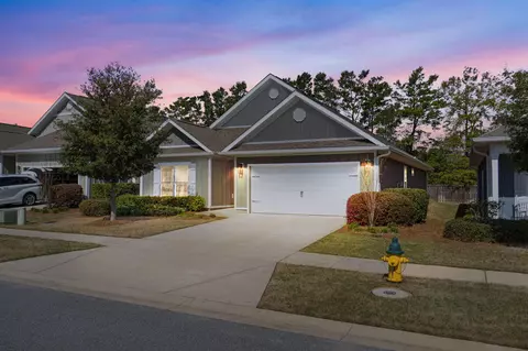 371 Lightning Bug Ln, Freeport, FL 32439