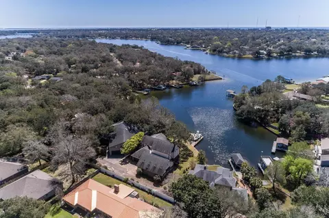 402 Barataria Ln, Fort Walton Beach, FL 32547