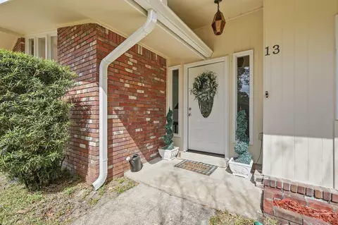 13 Japonica Ln, Shalimar, FL 32579