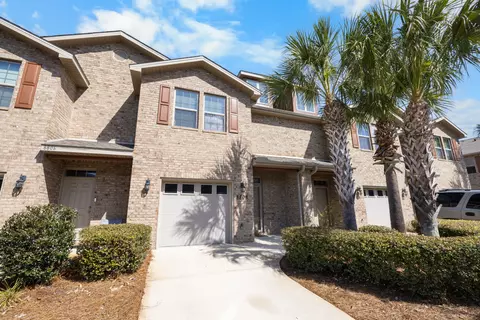 8808 Brown Pelican Cir, Navarre, FL 32566