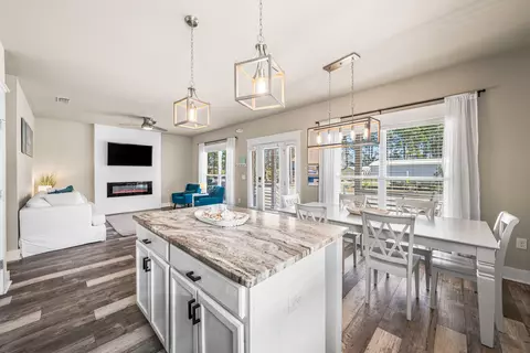 95 1st St, Santa Rosa Beach, FL 32459