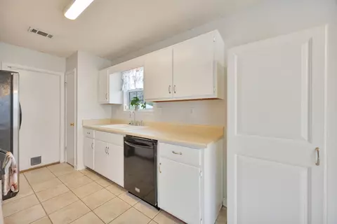 Kitchen - 4803 Young Rd, Crestview, FL 32539 photo 3 of 5