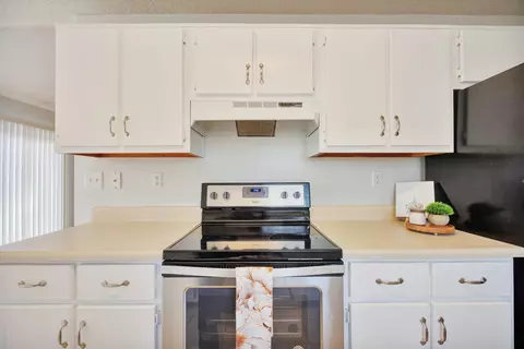 Kitchen - 4803 Young Rd, Crestview, FL 32539 photo 4 of 5
