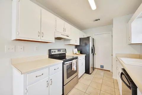 Kitchen - 4803 Young Rd, Crestview, FL 32539 photo 2 of 5