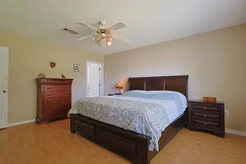 Bedroom - 5205 Whitehurst Ln, Crestview, FL 32536 photo 2 of 5