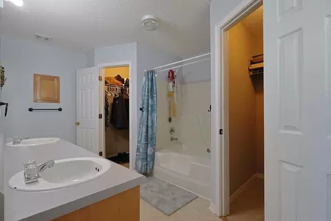 Bath - 5205 Whitehurst Ln, Crestview, FL 32536 photo 3 of 5