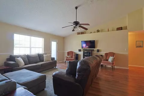 Living - 5205 Whitehurst Ln, Crestview, FL 32536 photo 2 of 3