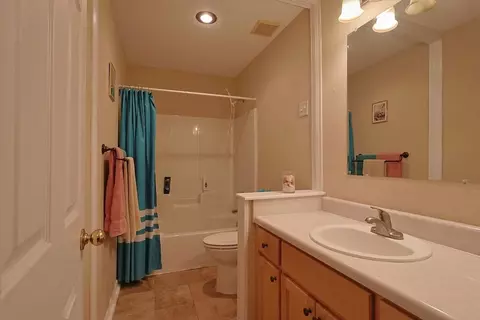 Bath - 5205 Whitehurst Ln, Crestview, FL 32536 photo 5 of 5