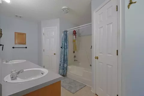 Bath - 5205 Whitehurst Ln, Crestview, FL 32536 photo 2 of 5