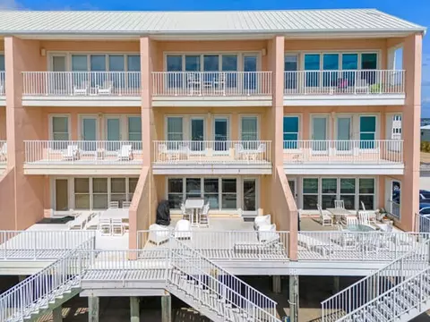 7961 Gulf Blvd, Navarre, FL 32566