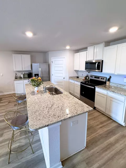 Kitchen - 809 Otto Loop, Crestview, FL 32539 photo 2 of 3