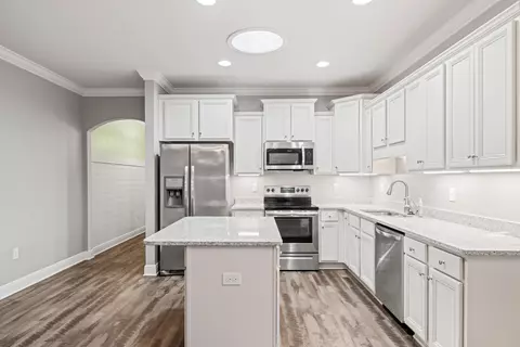 Kitchen - 521 Cornelia St, Freeport, FL 32439 photo 2 of 2
