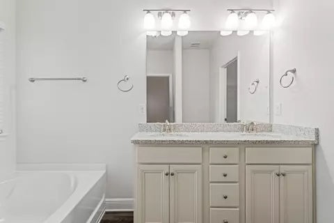 Bath - 521 Cornelia St, Freeport, FL 32439 photo 4 of 4
