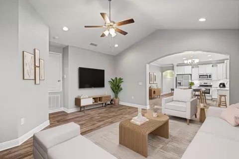 Living - 521 Cornelia St, Freeport, FL 32439 photo 2 of 3