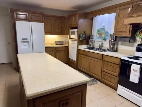 Kitchen - 3955 Hwy 77, Chipley, FL 32428 photo 3 of 4