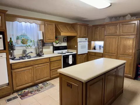 Kitchen - 3955 Hwy 77, Chipley, FL 32428 photo 1 of 4