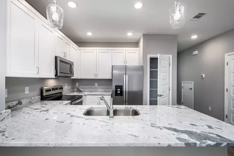 969 Skylark Rd, Mary Esther, FL 32569