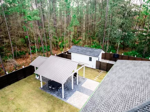 Exterior - 192 Bayou Cir, Freeport, FL 32439 photo 4 of 13