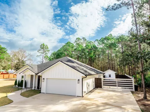 Exterior - 192 Bayou Cir, Freeport, FL 32439 photo 3 of 13