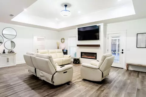 Living - 192 Bayou Cir, Freeport, FL 32439 photo 3 of 3