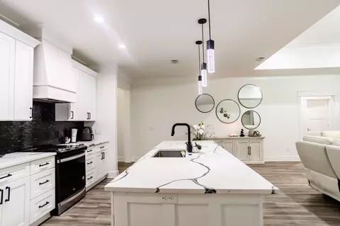 Kitchen - 192 Bayou Cir, Freeport, FL 32439 photo 5 of 5