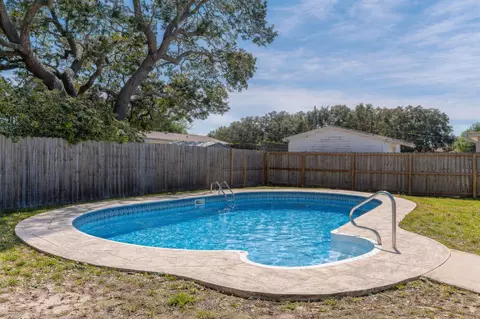 12 11th St, Shalimar, FL 32579