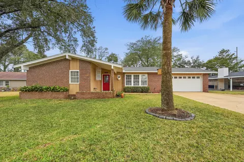 374 NW Makron Dr, Fort Walton Beach, FL 32548