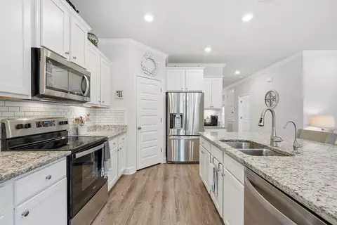Kitchen - 530 Lightning Bug Ln, Freeport, FL 32439 photo 1 of 7