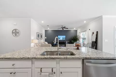 Kitchen - 530 Lightning Bug Ln, Freeport, FL 32439 photo 4 of 7