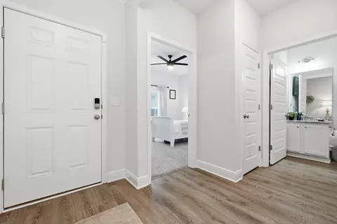 Entry Way - 530 Lightning Bug Ln, Freeport, FL 32439 photo 3 of 8