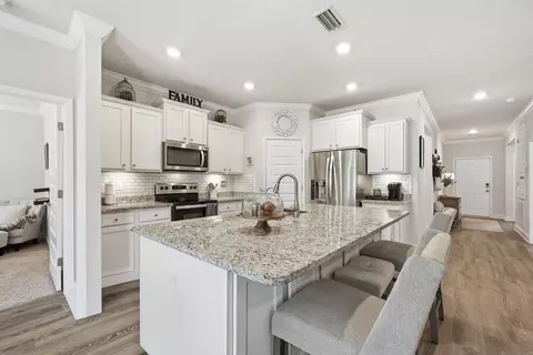 Kitchen - 530 Lightning Bug Ln, Freeport, FL 32439 photo 7 of 7