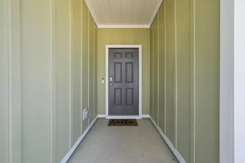Entry Way - 530 Lightning Bug Ln, Freeport, FL 32439 photo 1 of 8