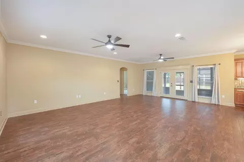 Living - 6450 Amanda Ct, Crestview, FL 32536 photo 2 of 8