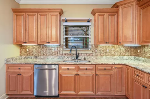 Kitchen - 6450 Amanda Ct, Crestview, FL 32536 photo 4 of 4