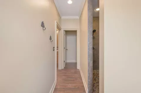 Entry Way - 6450 Amanda Ct, Crestview, FL 32536 photo 2 of 4