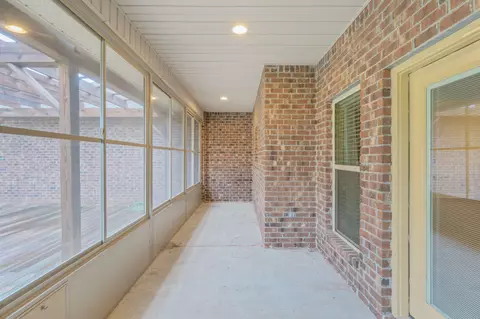 Exterior - 6450 Amanda Ct, Crestview, FL 32536 photo 4 of 9