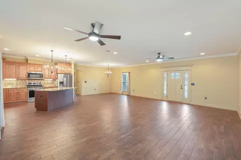 Living - 6450 Amanda Ct, Crestview, FL 32536 photo 4 of 8
