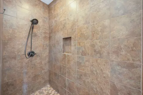 Bath - 6450 Amanda Ct, Crestview, FL 32536 photo 2 of 3
