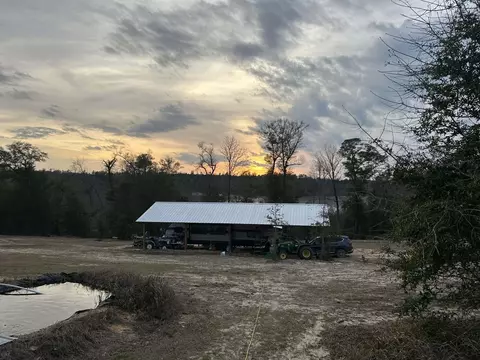 107 Pike Pond Rd, Chipley, FL 32428