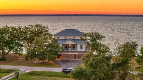 305 S Garcon Point Rd, Milton, FL 32583