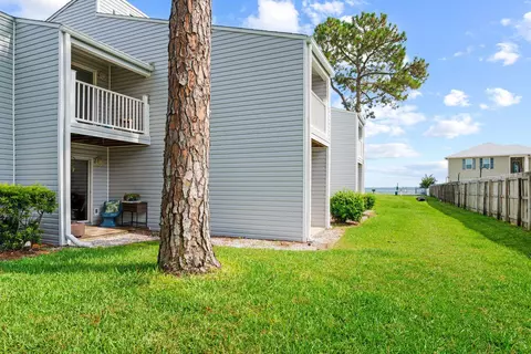 101 Old Ferry Rd #12B, Shalimar, FL 32579