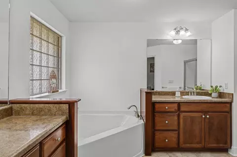 Bath - 2395 Barberee Dr, Crestview, FL 32536 photo 4 of 6