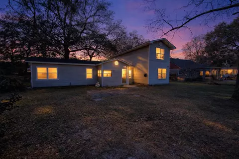 1544 Cedar St, Niceville, FL 32578