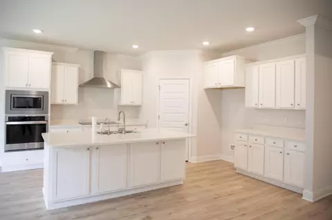 Kitchen - 56 Secluded Cir, Freeport, FL 32439 photo 1 of 2