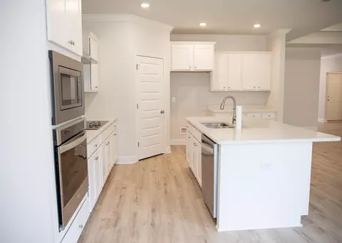 Kitchen - 56 Secluded Cir, Freeport, FL 32439 photo 2 of 2